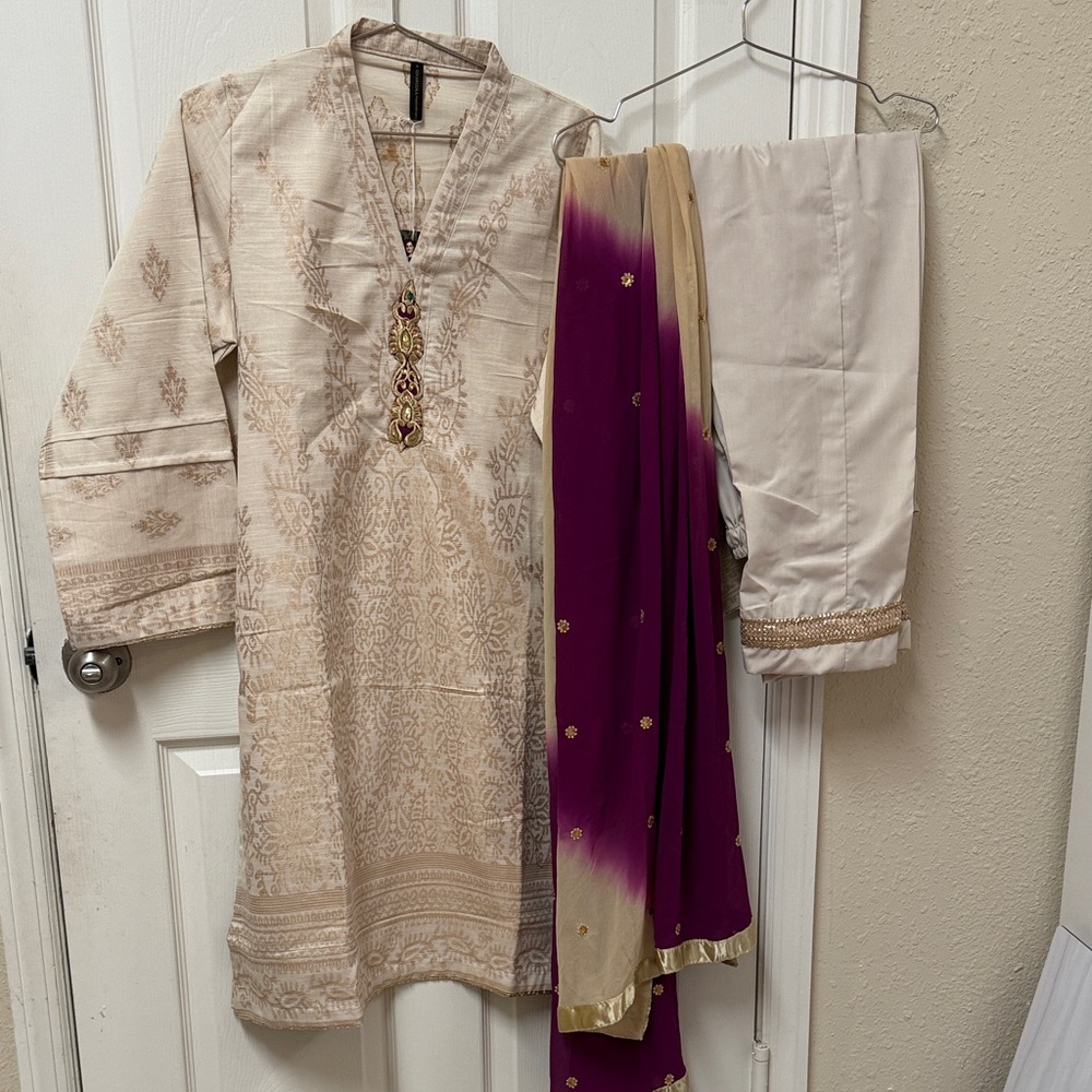NWT Elegant Cream and Purple Traditional EiD Outfit